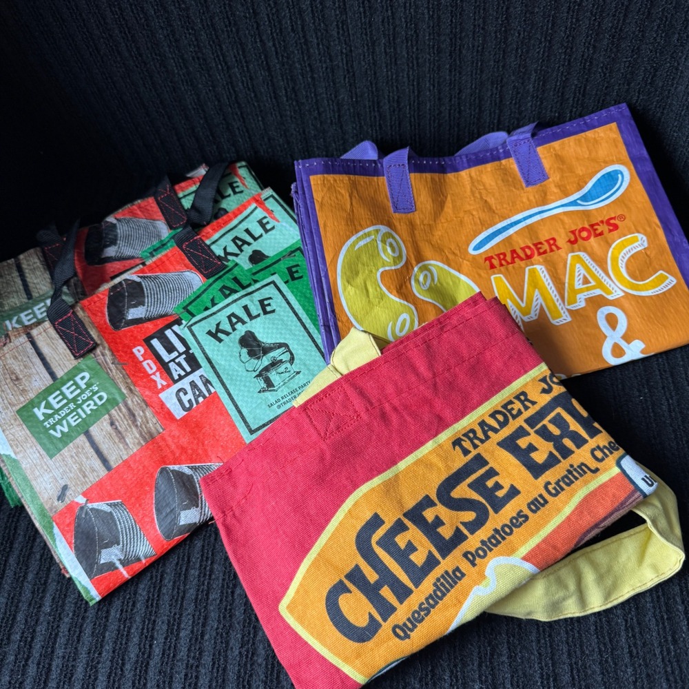 Trader Joes Reusable Grocery Tote Lot of 4 Bags Kale Mac & Cheese
